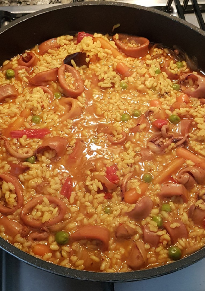 Una foto de Guiso de calamares con arroz