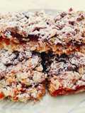 Barrette ai cereali e mandorle con confettura di pesche