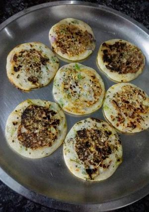 Sooji Urad Dal Mini Uttapam रेसिपी मुख्य फोटो