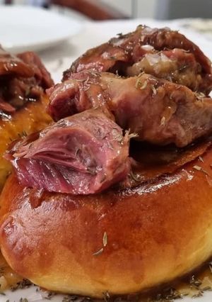 Foto principal de Brioche de carrilleras con salsa de Oporto