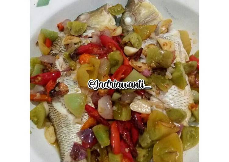 Bagaimana Membuat Ikan kukus sambel tumis Anti Gagal