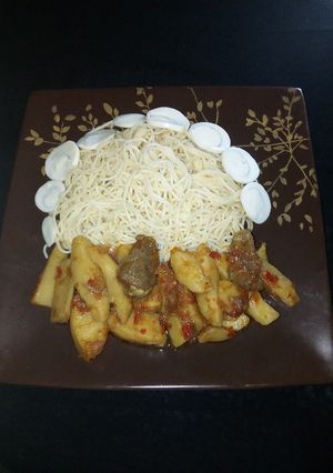 A picture of White spaghetti with Irish sauce.