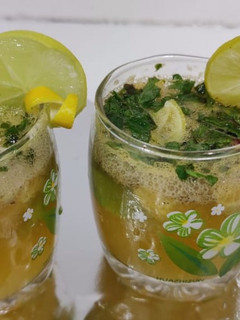 ઓરેન્જ કિવી મોકટેલ (Orange Kiwi Mocktail Recipe In Gujarati) રેસીપી મુખ્ય ફોટો