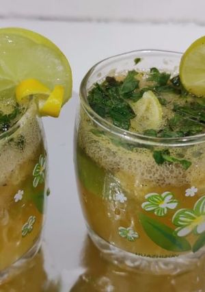 ઓરેન્જ કિવી મોકટેલ (Orange Kiwi Mocktail Recipe In Gujarati) રેસીપી મુખ્ય ફોટો