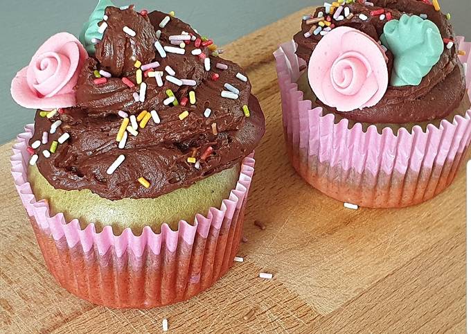 Cupcake amande pistache et sa ganache au chocolat noir