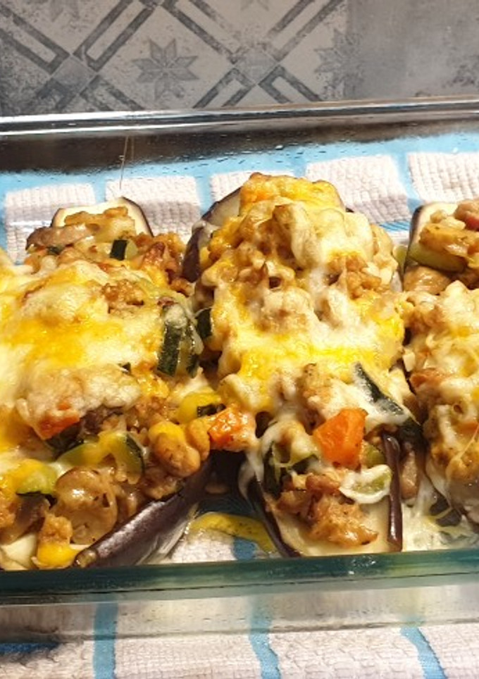 Una foto de Berenjenas rellenas de verduras y soja texturizada