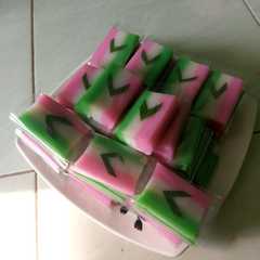A picture of Lapis beras.