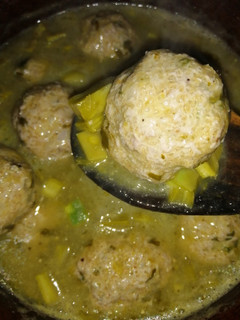 Una foto de Albóndigas de puerco en salsa verde 😋