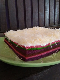 Foto resep Rainbow cake kukus. Bolu kukus pelangi