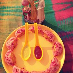 A picture of Beetroot stuffed potato idli.