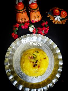 उपवासाच्या बटाटा शिरा (batata sheera recipe in marathi) रेसिपी चे मुख्य फोटो