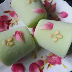 A picture of Pista kulfi.