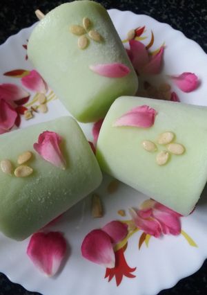 A picture of Pista kulfi.