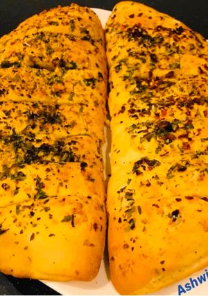 A picture of Dominos Style Stuffed Cheesy Garlic Bread.