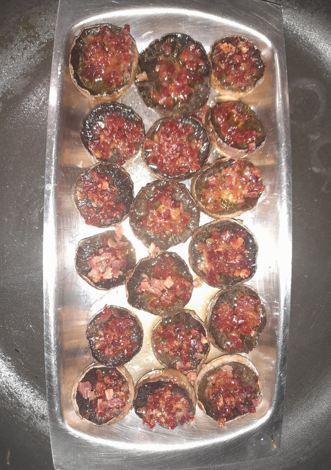 Una foto de Champiñones asados con jamón