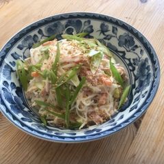 A picture of Colourful noodle salad, version 2.