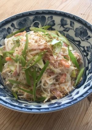 A picture of Colourful noodle salad, version 2.