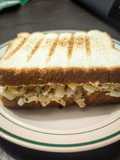 Sándwich de atún y huevo