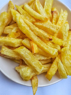 A picture of Good old plain fries.