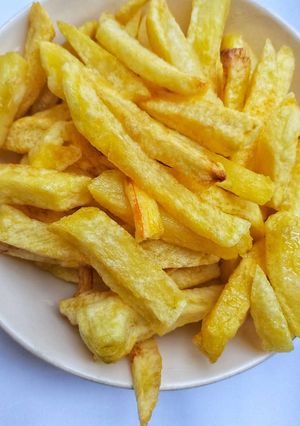 A picture of Good old plain fries.