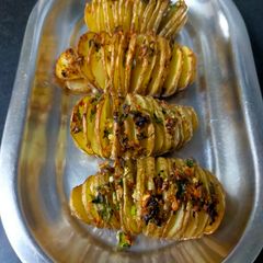 A picture of Hasselback Potatoes.