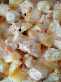 Una foto de Pollo y patatas con queso