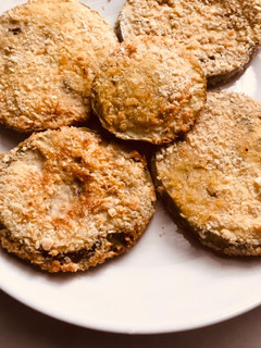 Una foto de Berenjena rebozada y frita en airfryer