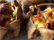Una foto de empanada de acelga y mozzarella