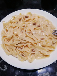 Una foto de Tallarines a la carbonara con jamón sin bacon