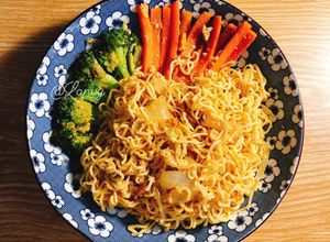 Hình của món Mì xào trứng rau củ.