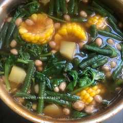 A picture of Sayur Asem.