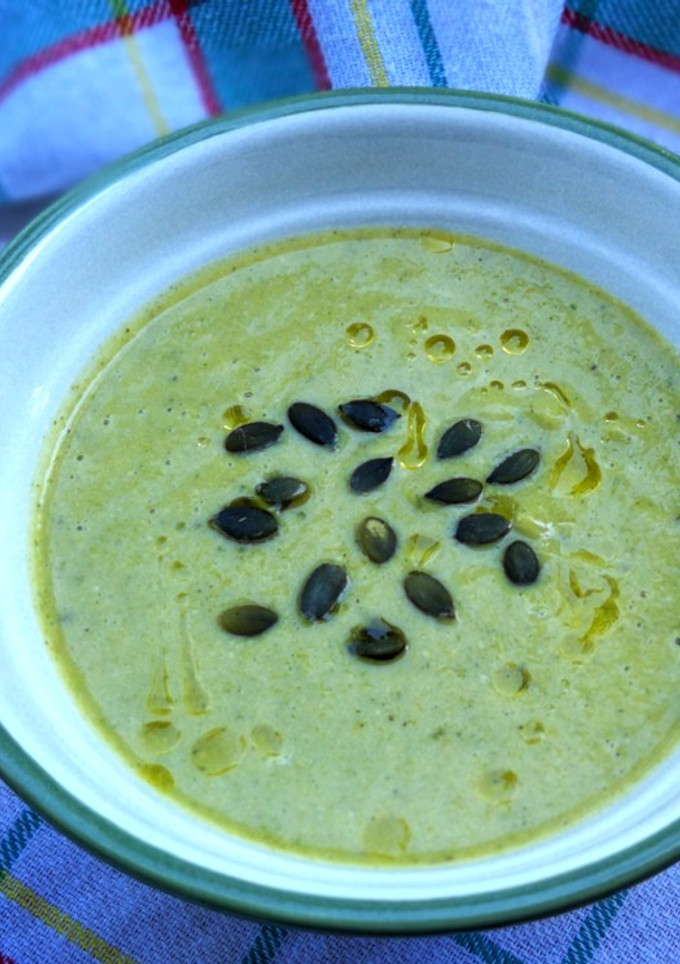 Una foto de Crema de brócoli con semillas de calabaza y yogur 0% - fácil
