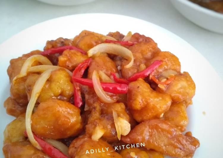 Chicken and cauliflower crispy with sour and sweet sauce