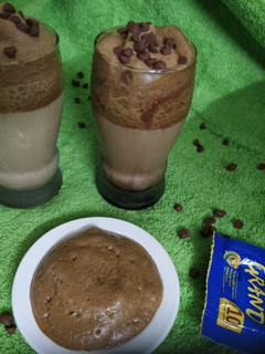 દાલગોના કોફી (Dalgona Coffee Recipe In Gujarati) રેસીપી મુખ્ય ફોટો