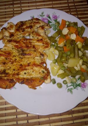 Una foto de Pollo a la plancha con verduras