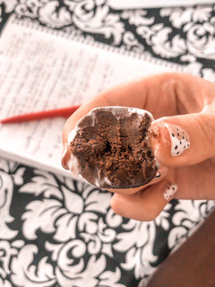 Una foto de Cake pops de oreo 🍡