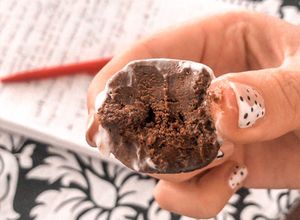 Una foto de Cake pops de oreo 🍡