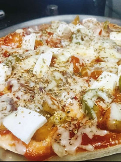 होममेड पिज़्ज़ा (homemade pizza recipe in Hindi) रेसिपी मुख्य फोटो