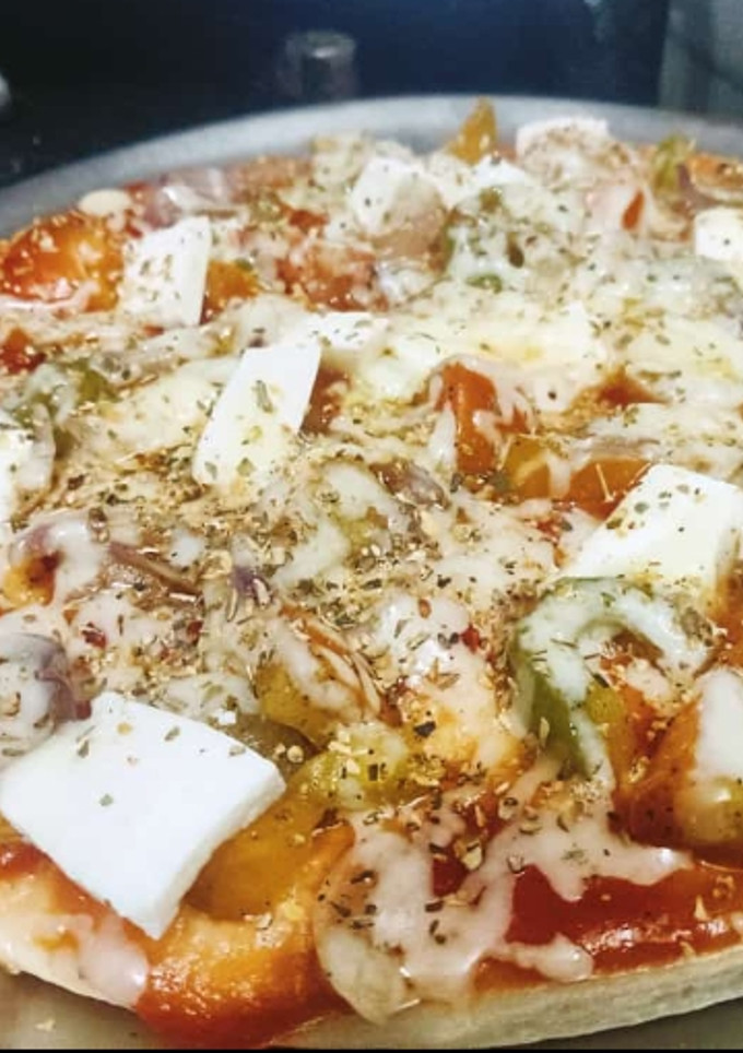 होममेड पिज़्ज़ा (homemade pizza recipe in Hindi) रेसिपी मुख्य फोटो