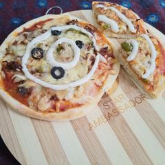 A picture of (Say cheese) Beef pizza.
