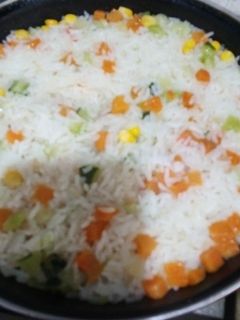 Una foto de Arroz blanco con verduras