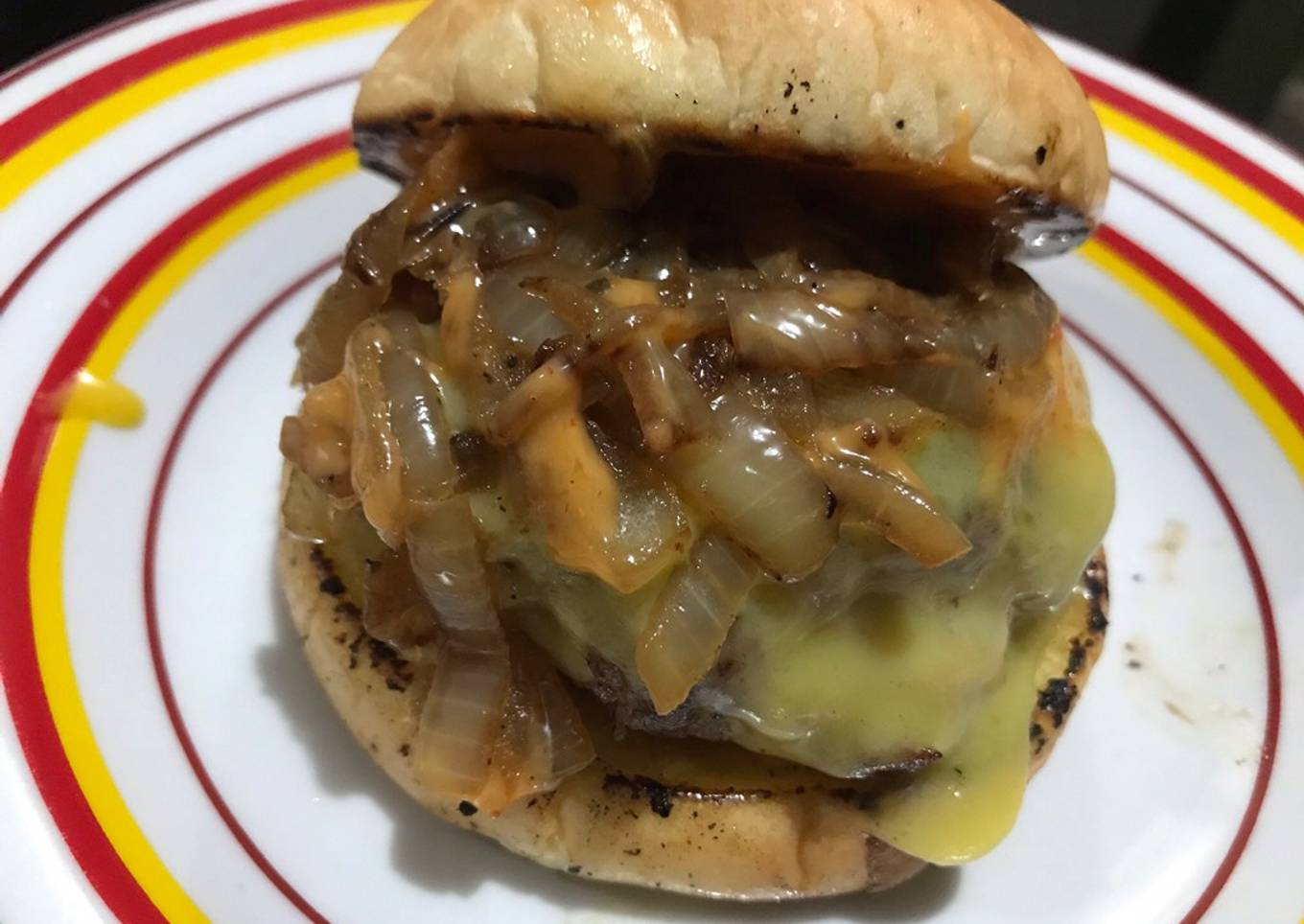 Cheese beef burger (pake caramelized onion)