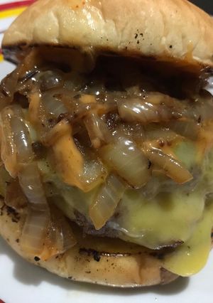 Foto resep Cheese beef burger (pake caramelized onion)