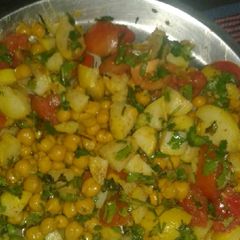 A picture of Tasty chole ke chaat.