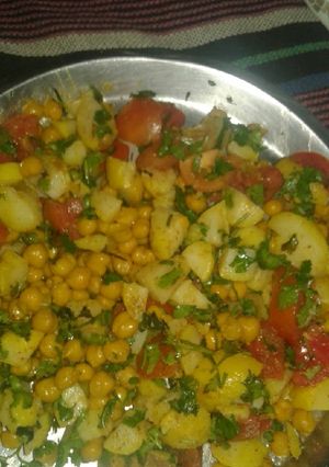 A picture of Tasty chole ke chaat.