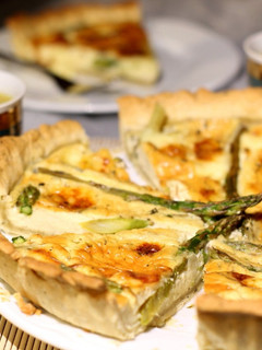 Una foto de Tarta de Brie y Espárragos Trigueros al estilo Borgoña