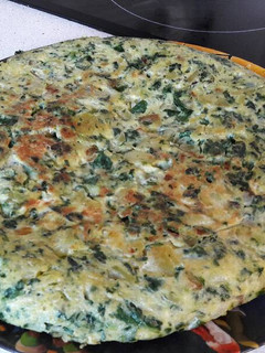 Una foto de Tortilla de patatas y espinacas