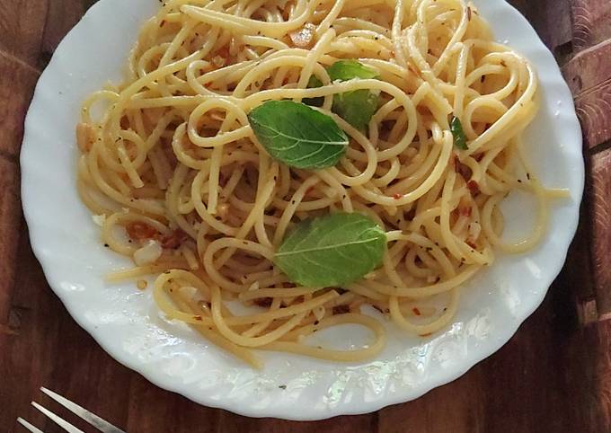 Spaghetti Aglio e Olio Peperoncino
