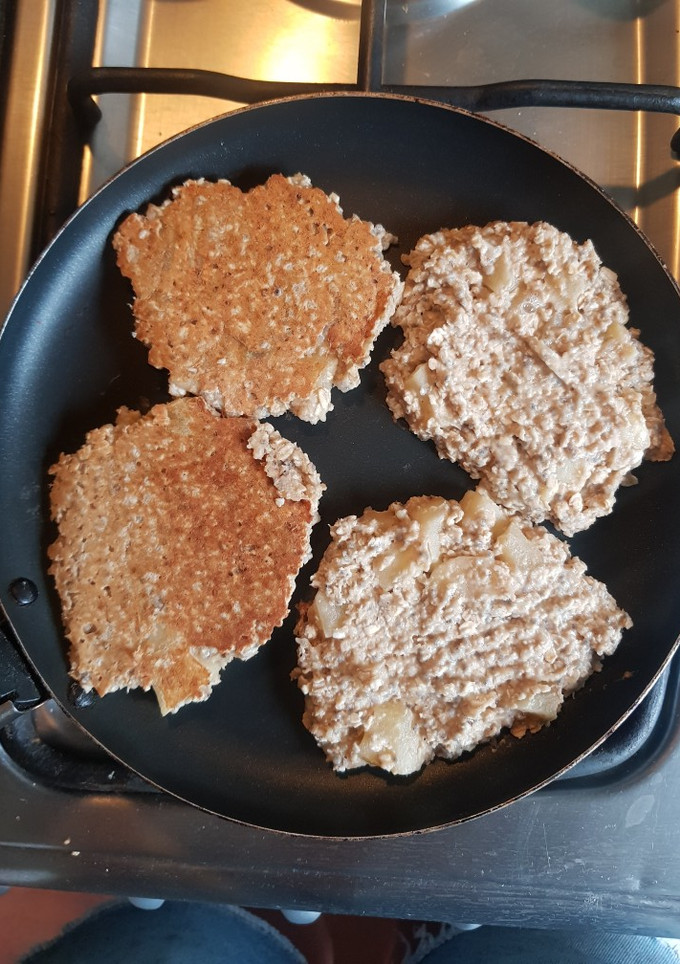Una foto de Panqueques de manzana y avena (veganos)