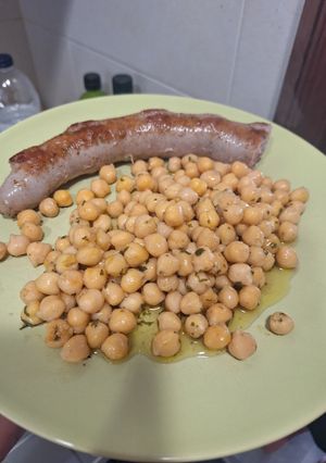 Una foto de Butifarra con garbanzos